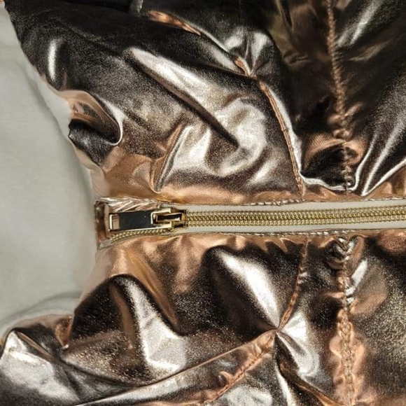 Vest - Picture 5 of 9